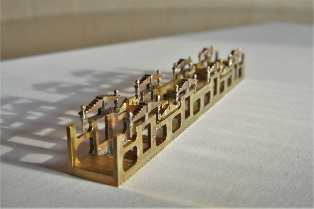 BR 41 142.jpg (539.11 KiB) 176174 mal betrachtet Das Fahrwerk von unten betrachtet