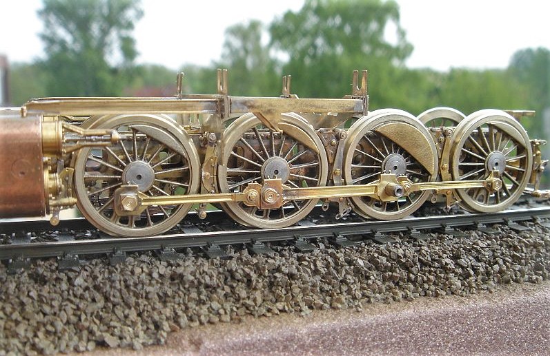 Auch die Schrauben der Schmiergefäße sind angebracht