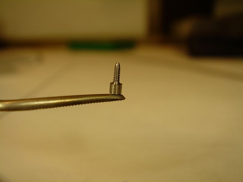 Mit 1mm Gewinde gefertigter Rundstahl.