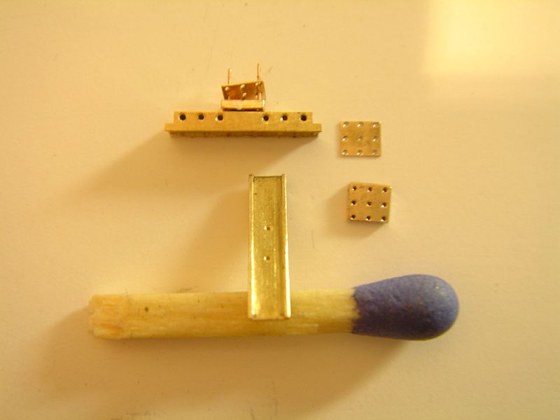 Auf dem Holzbalken liegt das untere Innenteil.