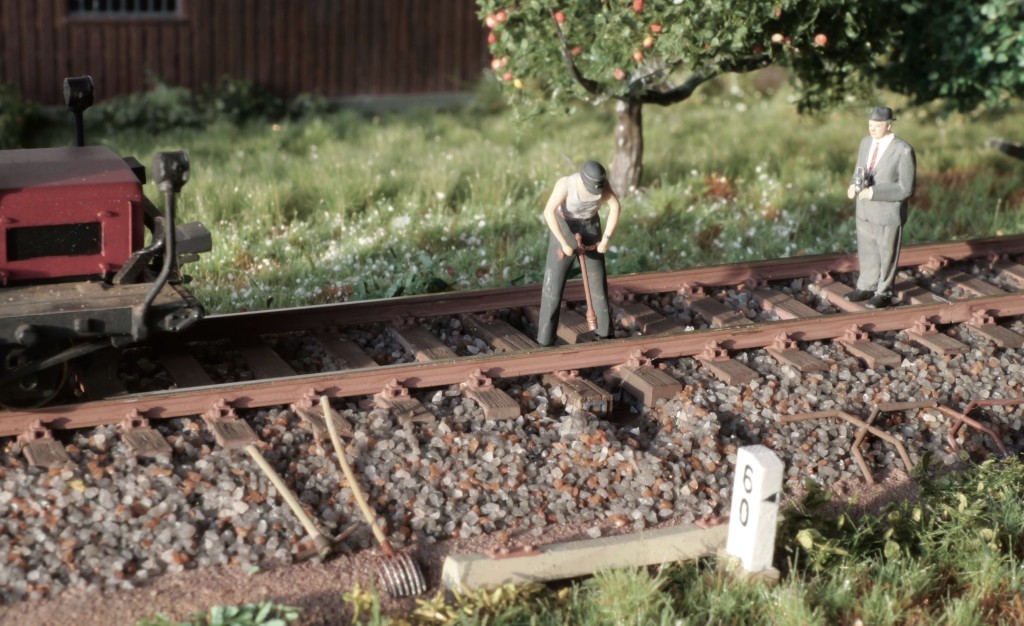 26 Mutter lösen Holzschwelle _kl.JPG