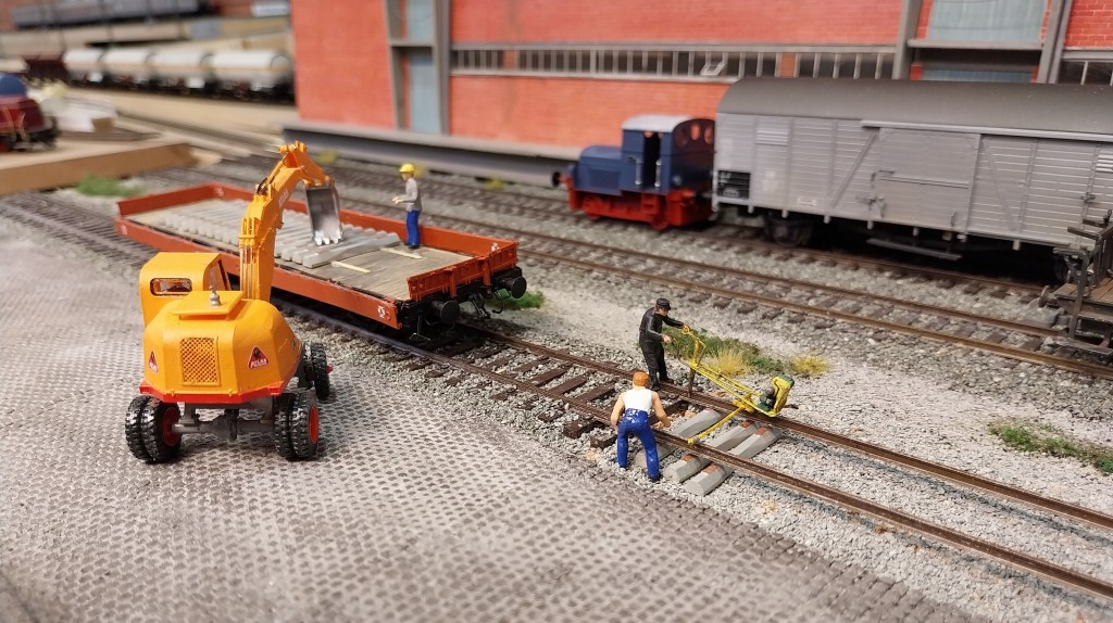 Bild 15 Schwellen abladen und einfädeln-min.JPG