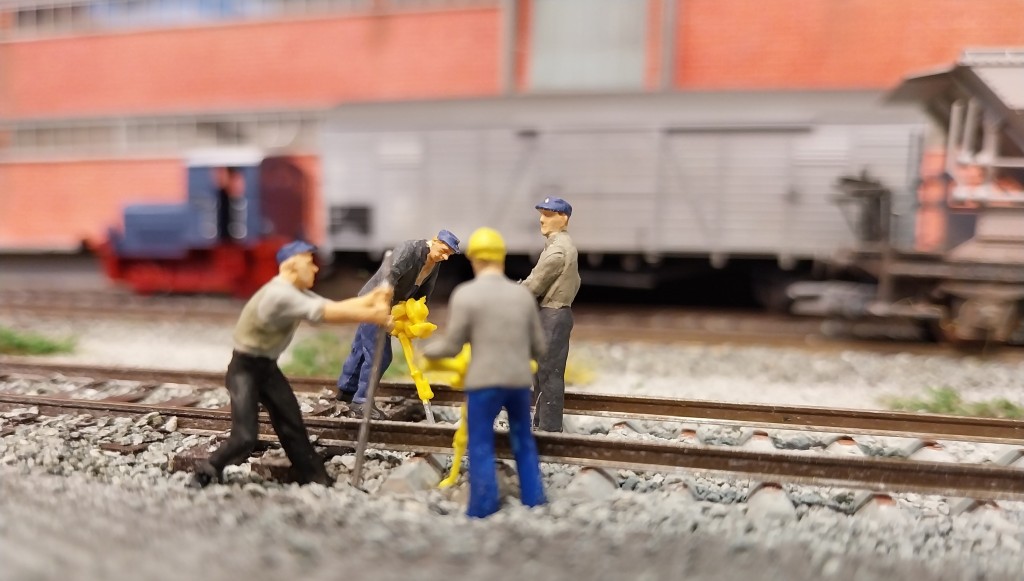 Bild 16 Schwellen stopfen-min.JPG