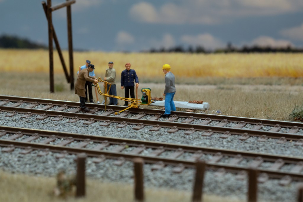 (06)_12391 Schrauben loesen.jpg