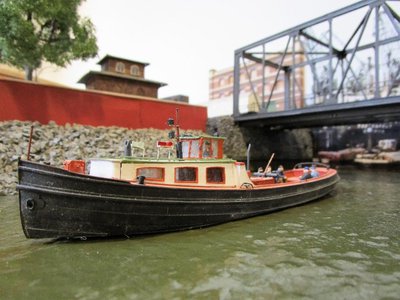 ...und die leider etwas verzogene Artitec-Barkasse auf dem Weg zum Anleger &quot;Rethebrücke&quot;